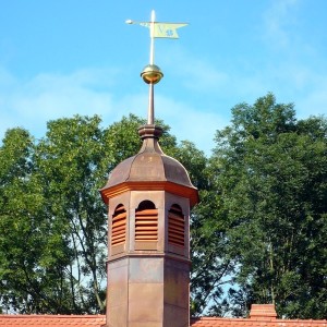 Obnovená věžička s korouhví, léto 2010
