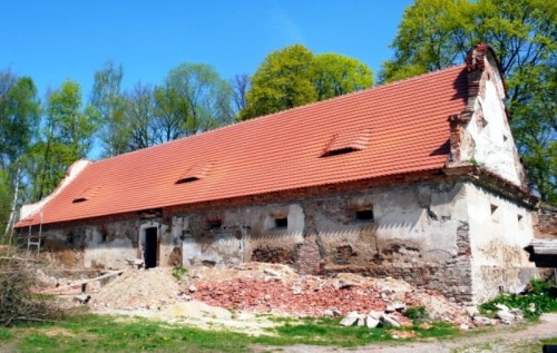 Barokní špýchar, pohled od západu, duben 2011